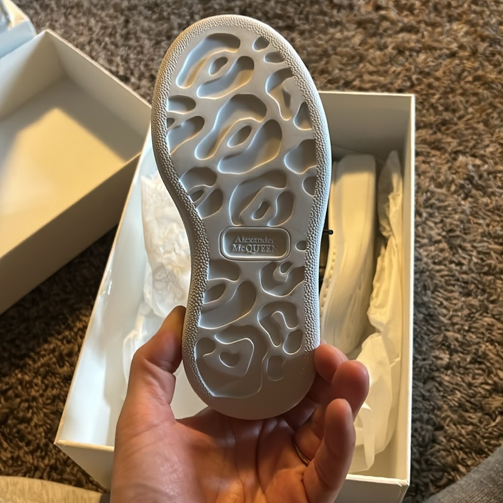 Alexander McQueens Toddler size - Picture 4 of 6